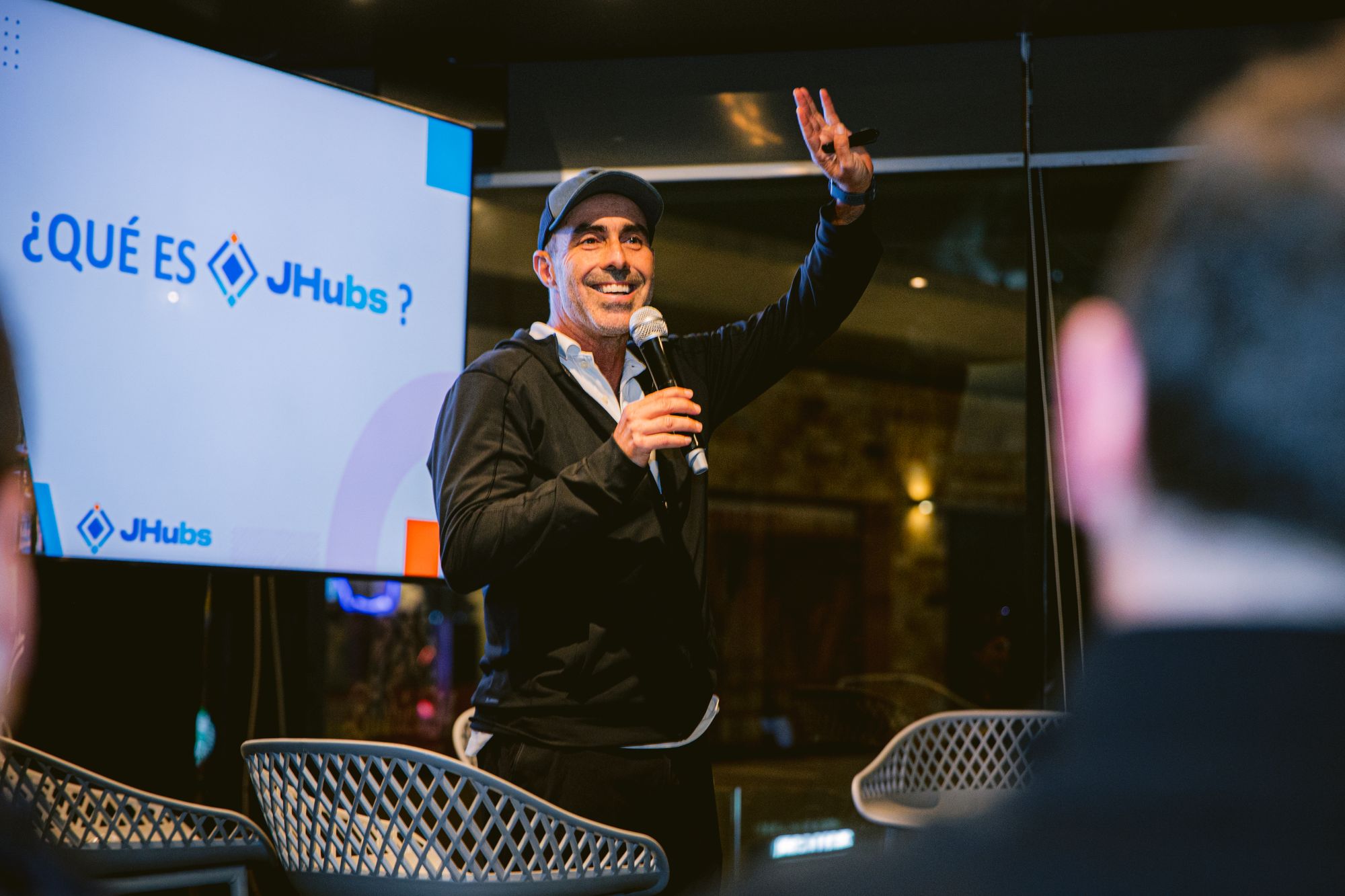 Presentación de JHubs ante los asistentes