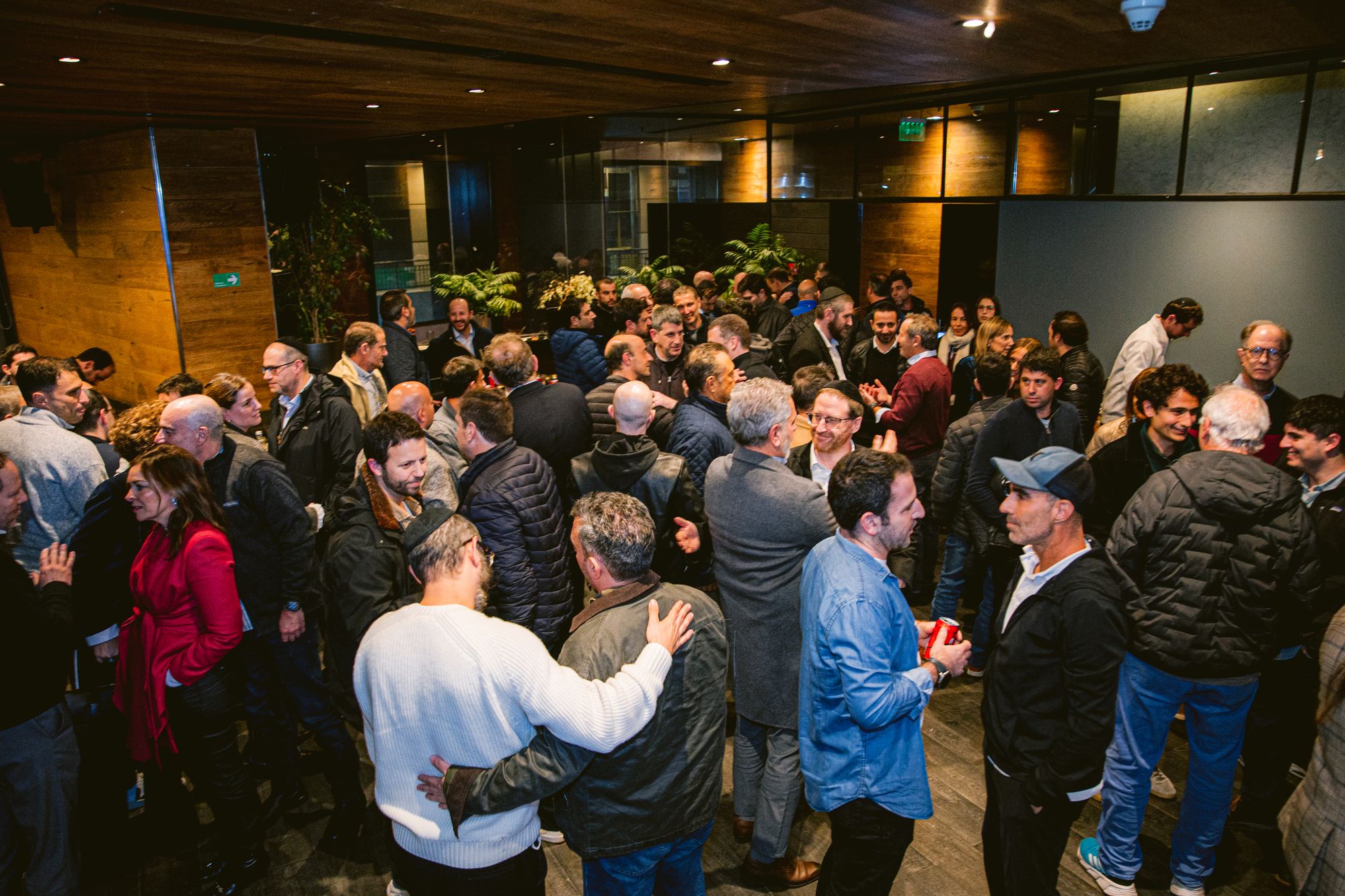 Sala llena de asistentes en un encuentro de JHubs
